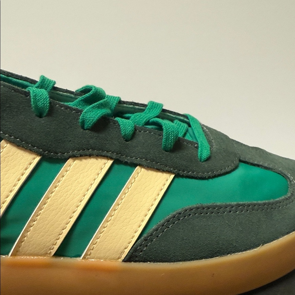 Adidas Men's Sz 10.5 Barreda Decode Green and Cream Sneakers NIB - Picture 2 of 8